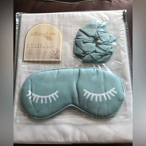 After glow 4 piece slumber set/pillow case/eye mask/Scrunchy/nwt/green
